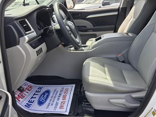 Blizzard Pearl 2019 Toyota Highlander LE I4