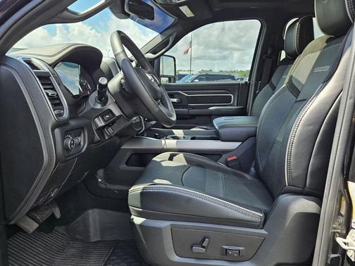 2024 RAM 3500 Laramie Crew Cab 4x4 6'4' Box