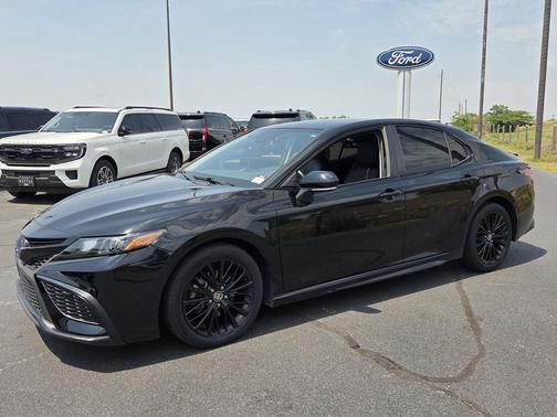 Midnight Black Metallic 2022 Toyota Camry SE