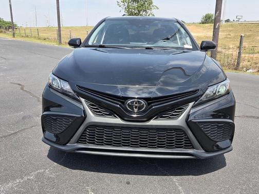 Midnight Black Metallic 2022 Toyota Camry SE