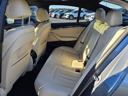 2022 BMW 530 i xDrive