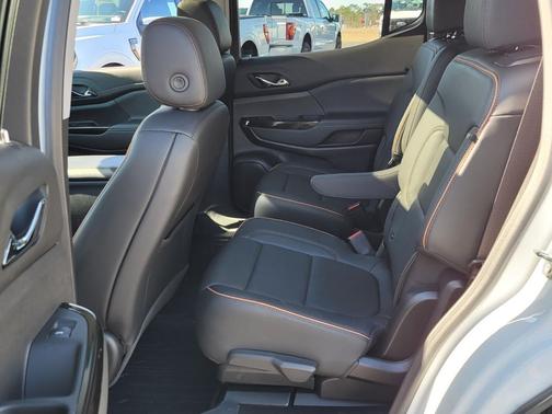 2023 GMC Acadia AWD AT4