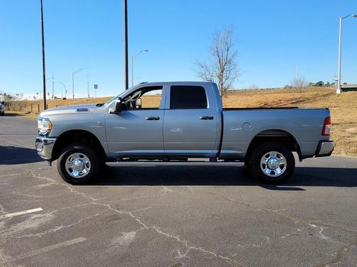 2024 RAM 2500 Tradesman Crew Cab 4x4 6'4' Box