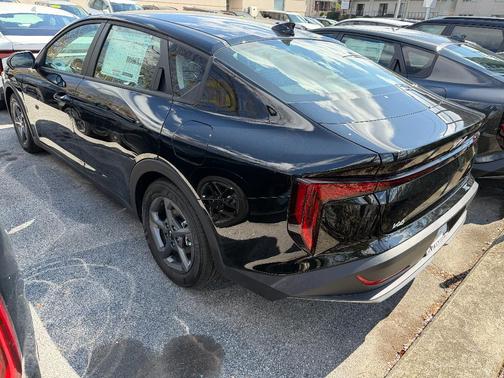 Aurora Black Pearl 2026 Kia K4 LXS