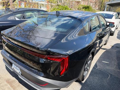 Aurora Black Pearl 2026 Kia K4 LXS