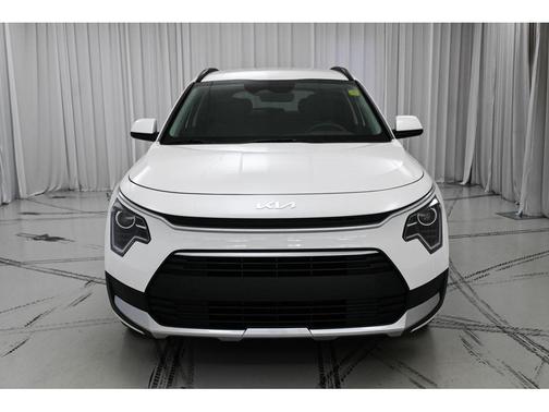 Snow White Pearl 2026 Kia Niro LX