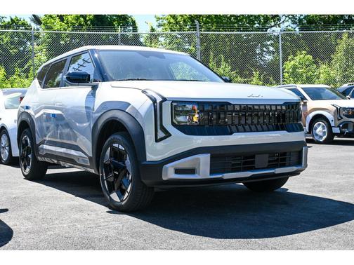 Ivory Silver 2027 Kia Seltos S