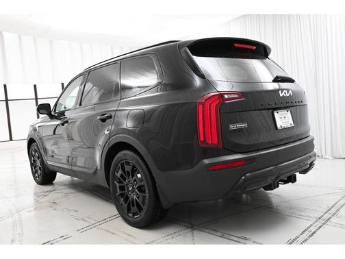 Ebony Black 2022 Kia Telluride SX