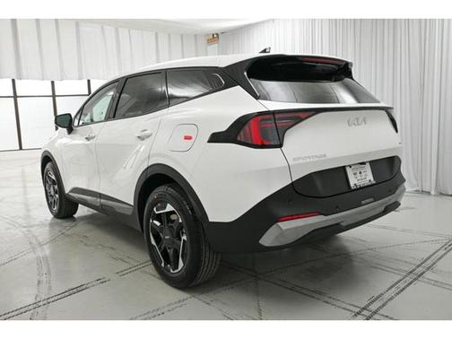 Snow White Pearl 2026 Kia Sportage SX Turbo