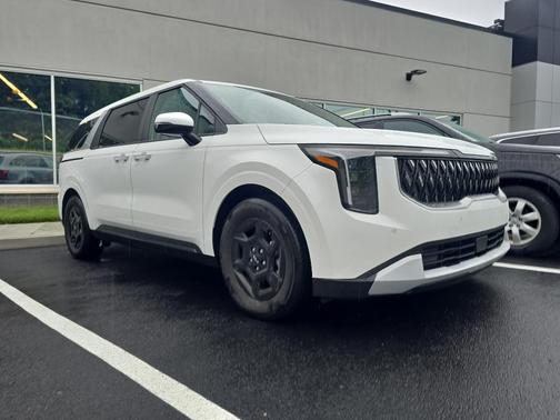 Snow White Pearl 2025 Kia Carnival LXS