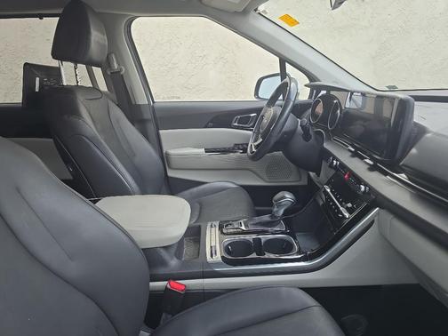 2022 Kia Carnival SX