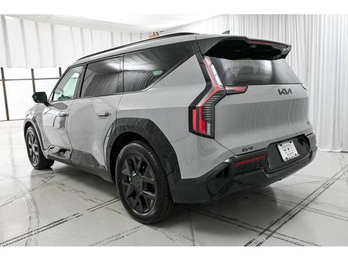 Wolf Gray 2026 Kia EV9 Land