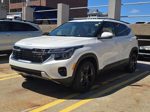 Snow White Pearl 2026 Kia Seltos EX