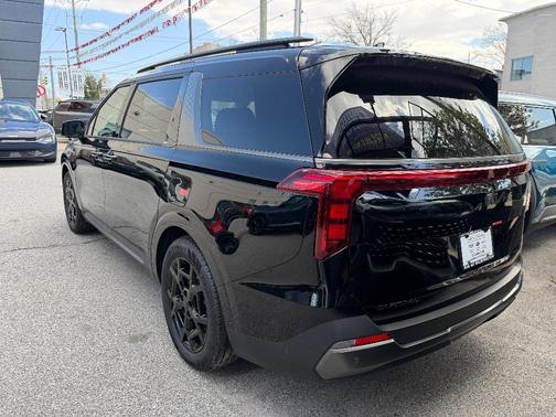 Aurora Black Pearl 2026 Kia Carnival SX