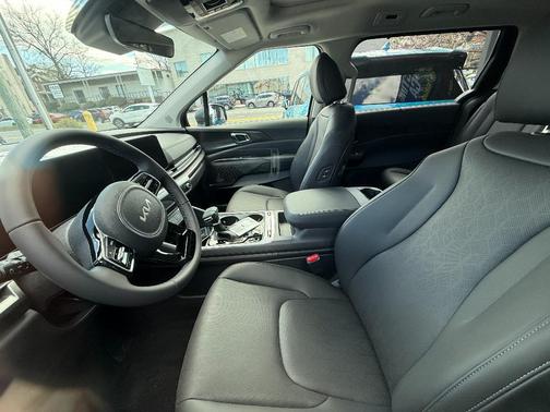 Aurora Black Pearl 2026 Kia Carnival SX