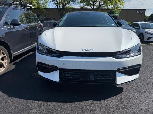 Snow White Pearl 2024 Kia EV6 GT-Line