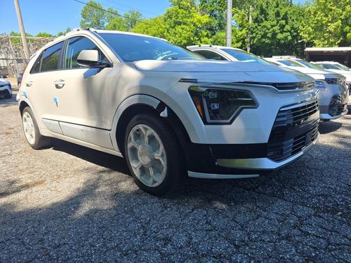Snow White Pearl 2026 Kia Niro Touring