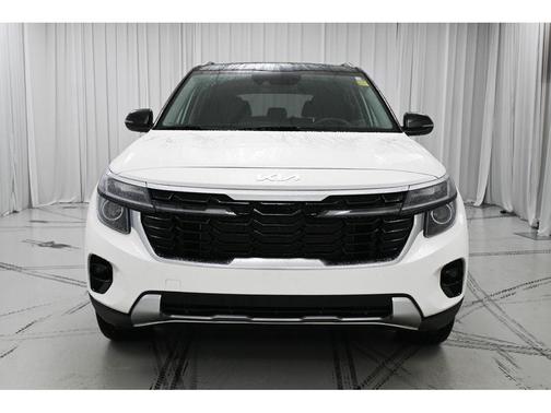 Clear White/Black Roof 2026 Kia Seltos S