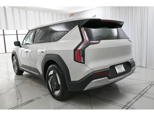 2026 Kia EV9 Light Long Range