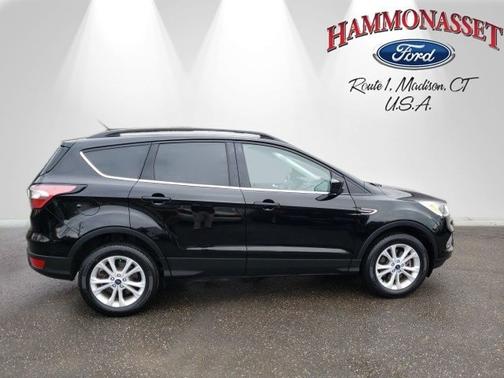 Photo 2 of 3 of 2018 Ford Escape SE