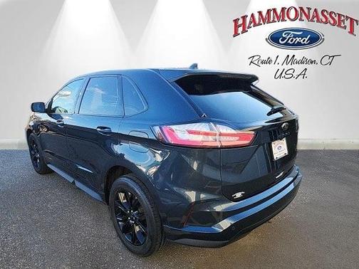 2022 Ford Edge SE