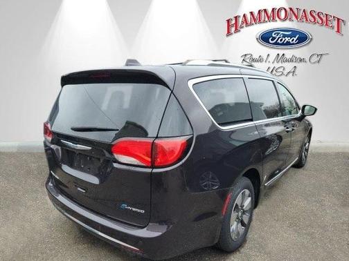 2017 Chrysler Pacifica Hybrid Platinum