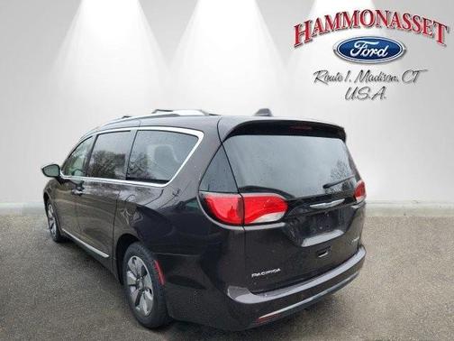 2017 Chrysler Pacifica Hybrid Platinum