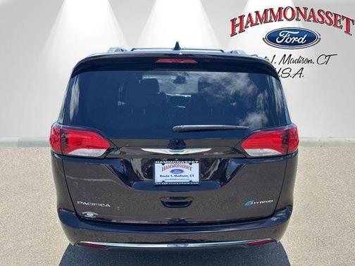 2017 Chrysler Pacifica Hybrid Platinum