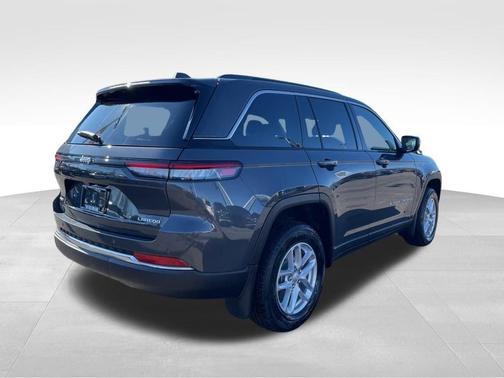 Metallic 2026 Jeep Grand Cherokee Laredo