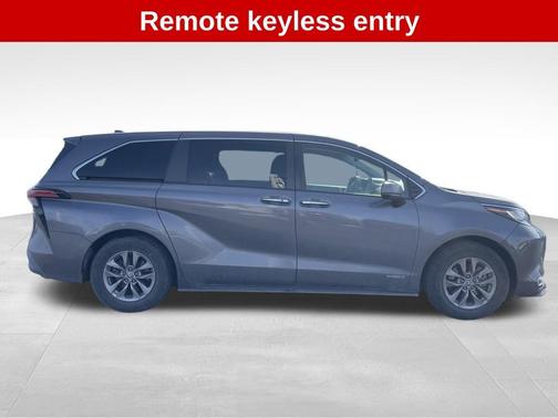 2021 Toyota Sienna XLE