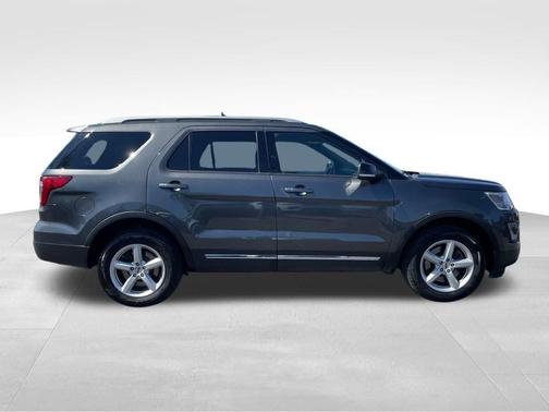 Magnetic 2017 Ford Explorer XLT