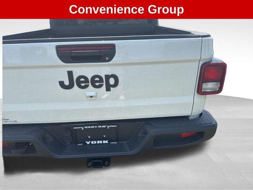 2022 Jeep Gladiator Sport