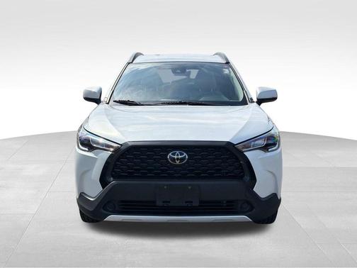 Pearl 2022 Toyota Corolla Cross LE