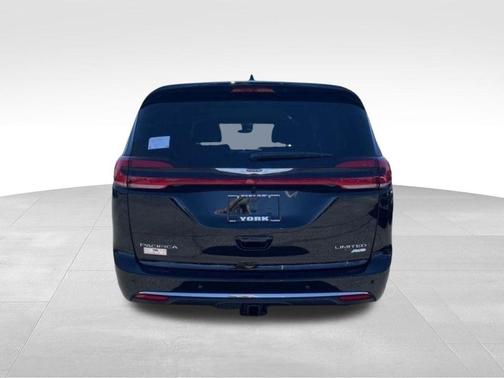 Diamond Black 2026 Chrysler Pacifica Limited