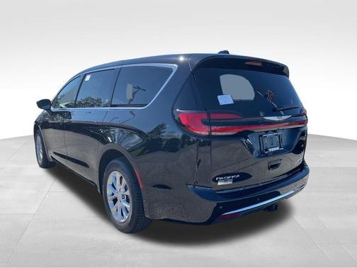 Diamond Black 2026 Chrysler Pacifica Limited