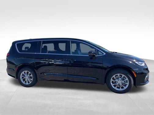 Diamond Black 2026 Chrysler Pacifica Limited