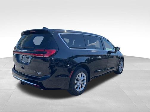 Diamond Black 2026 Chrysler Pacifica Limited