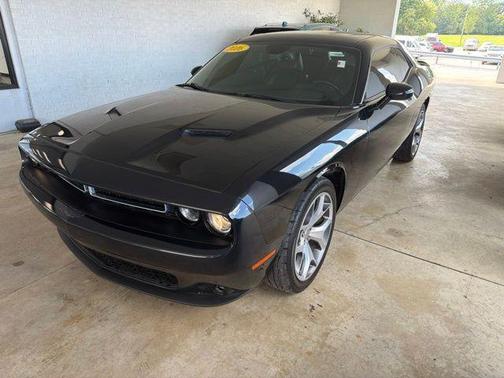 Pitch Black Clearcoat 2016 Dodge Challenger SXT