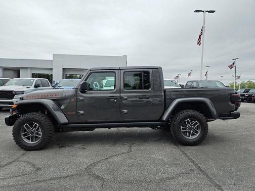 Granite Crystal Clearcoat Metallic 2026 Jeep Gladiator Mojave