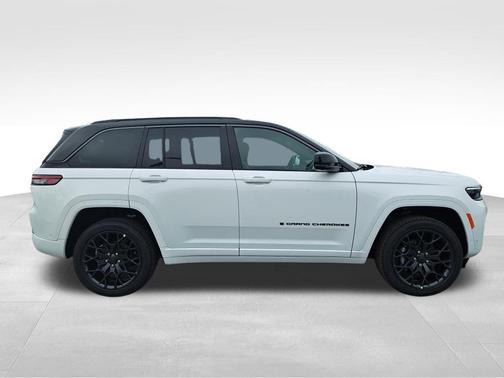 Bright White Clearcoat 2026 Jeep Grand Cherokee Summit