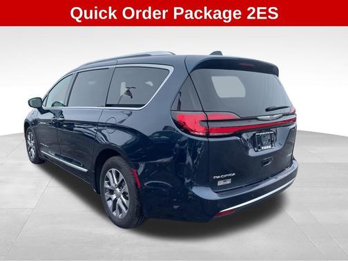 2024 Chrysler Pacifica Hybrid Pinnacle