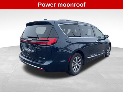 2024 Chrysler Pacifica Hybrid Pinnacle
