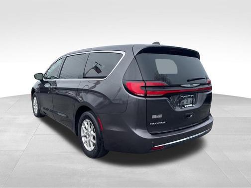 Granite Crystal Clearcoat Metallic 2023 Chrysler Pacifica Touring-L