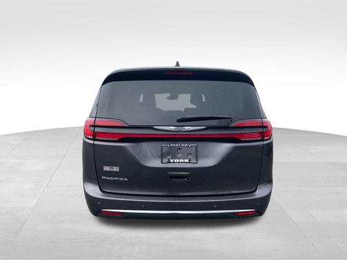 Granite Crystal Clearcoat Metallic 2023 Chrysler Pacifica Touring-L