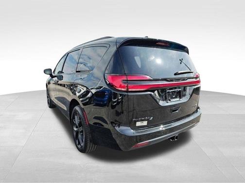 Diamond Black 2027 Chrysler Pacifica LIMITED