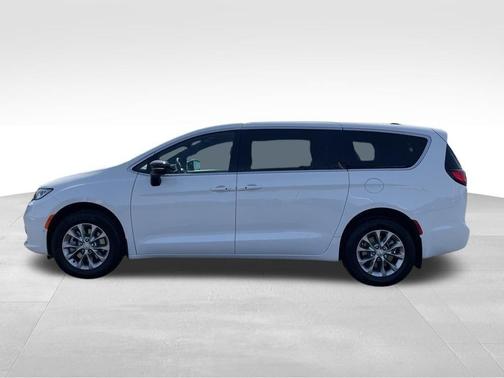 Bright White Clearcoat 2026 Chrysler Pacifica Select