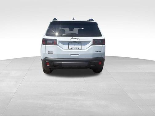 Bright White Clearcoat 2026 Jeep Cherokee LAREDO/LIMITED