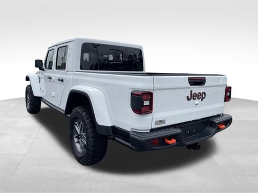 Bright White Clearcoat 2026 Jeep Gladiator Mojave