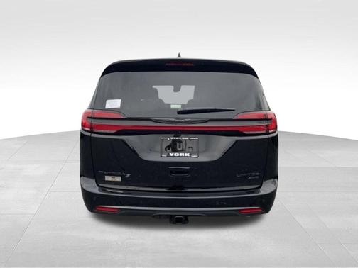 Diamond Black 2026 Chrysler Pacifica Limited