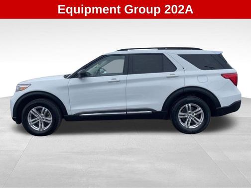 Oxford White 2023 Ford Explorer XLT